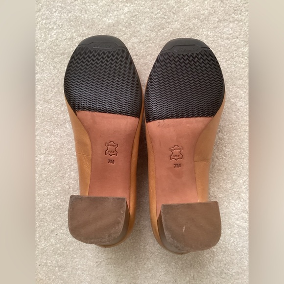 Tory Burch camel tan leather pump - Picture 5 of 5